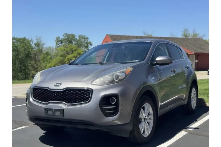 $7999 : 2017 Sportage LX image 2