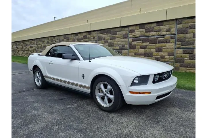 $6723 : Ford Mustang 2008 V6 Deluxe image 1