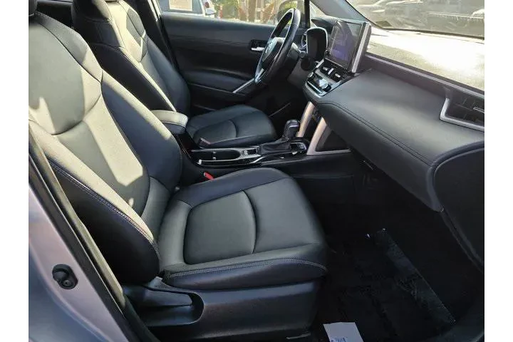 $24900 : Toyota Corolla Cross 2023 XL image 10