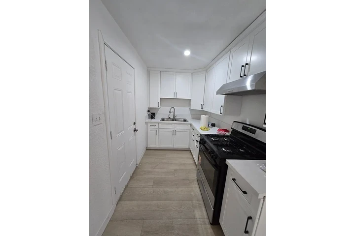 $800 : Newly remodeled single story! image 9