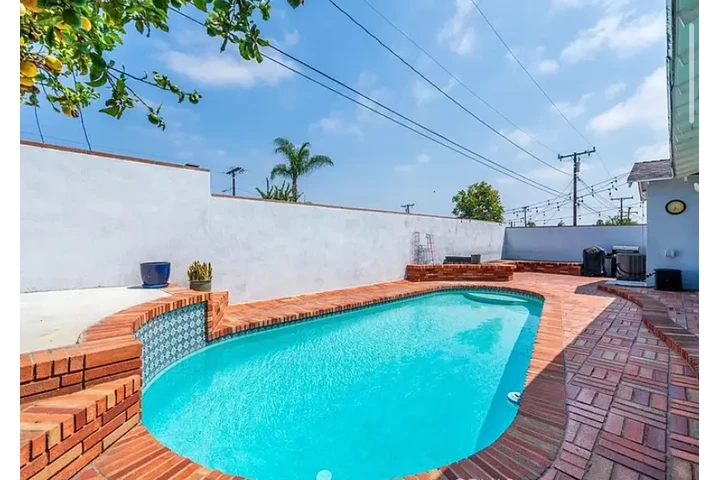 $1599 : Hermosa casa🏠en Lomita 🏠 image 2