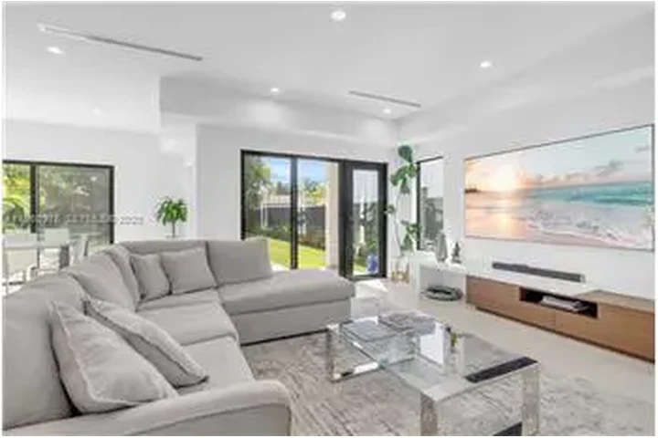 $10500 : Rental property with 4 bedro image 2