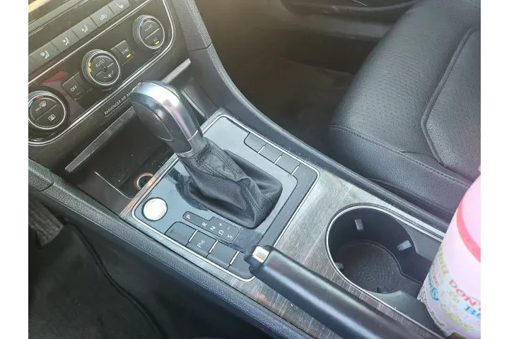 $9077 : Pre-Owned 2017 Passat 1.8T SE image 9