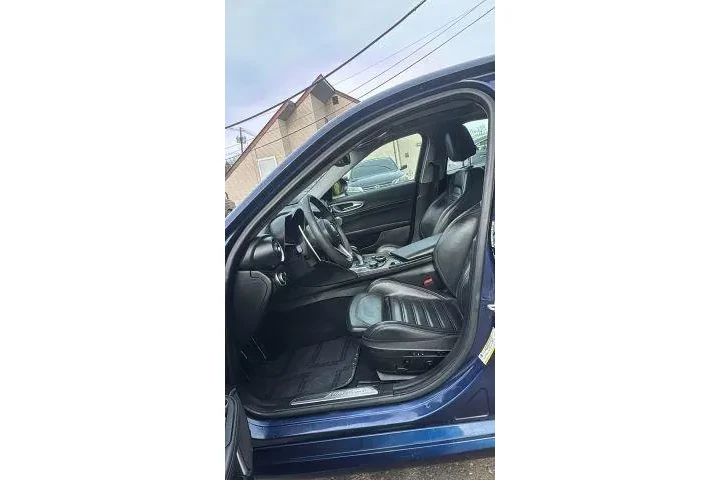 $17877 : Alfa Romeo Giulia 2019 AWD T image 10