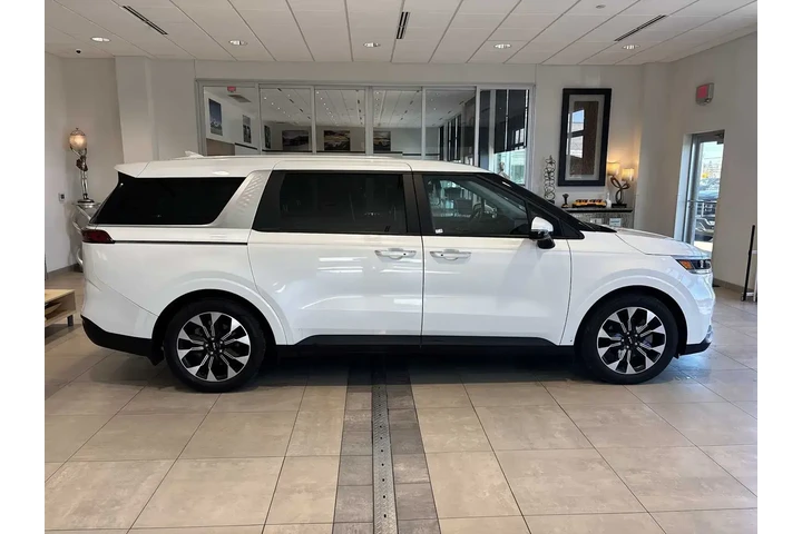 $33993 : Kia Carnival 2024 EX 4dr Min image 2