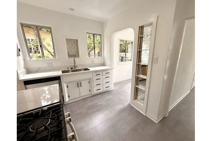 $2450 : 3Bed/2Bath House In Lynwood image 5