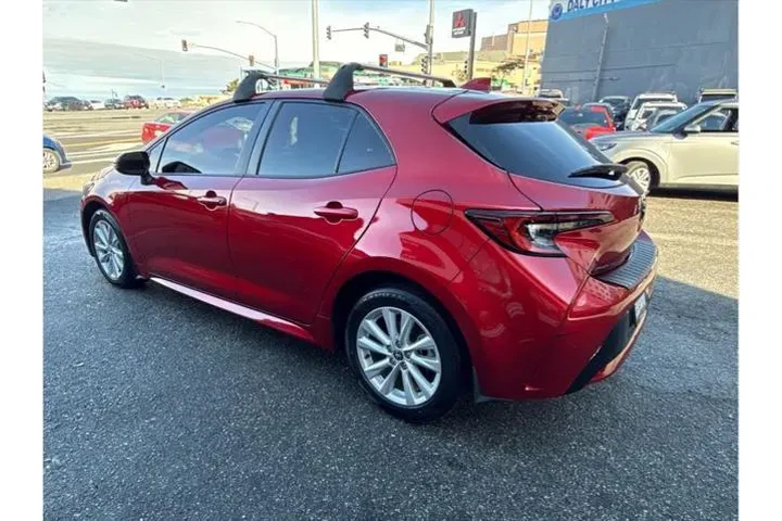 $25498 : Toyota Corolla Hatchback 202 image 6