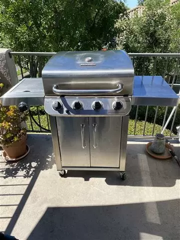 $125 : BBQ GRILL CHAR BROIL! image 1