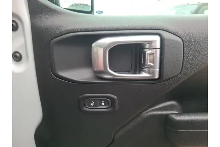 $39240 : Jeep Wrangler 2024 4x4 Rubic image 10