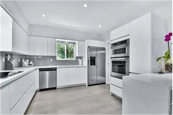 $6000 : Rental property with 3 bedro image 8