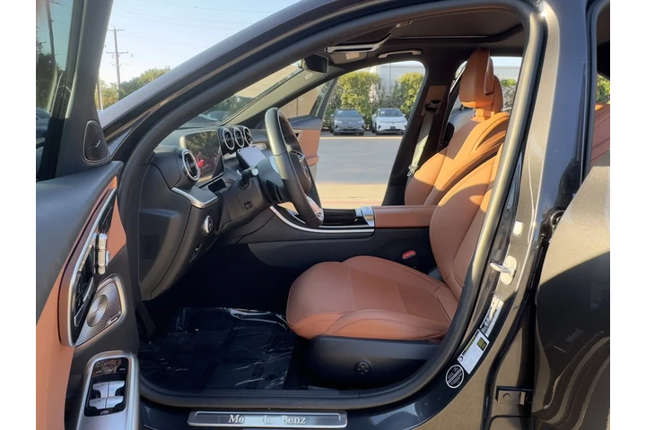 $32999 : 2024 Mercedes-Benz C-Class C image 2