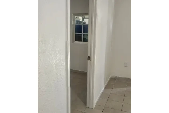 $1400 : APARTAMENTO DE RENTA image 3
