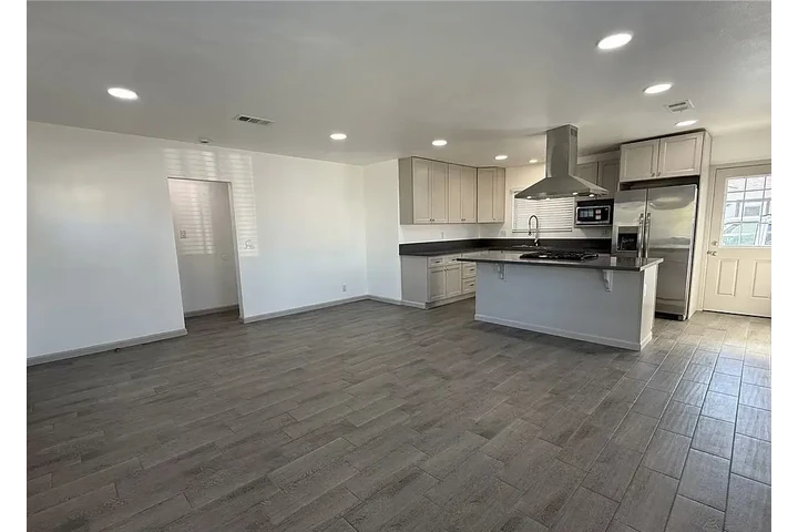 $1990 : READY✳️Blount Pl, Lynwood, CA image 4