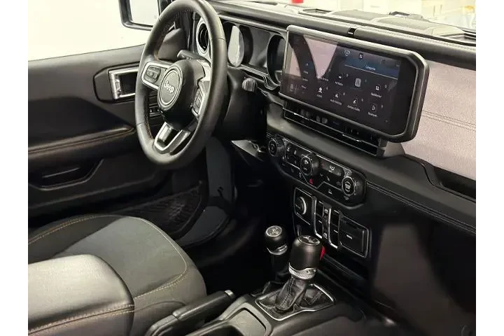 $31500 : Jeep Wrangler 2024 4x4 Sahar image 8