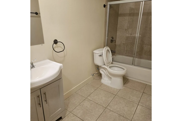 $900 : SE RENTA CUARTO image 1