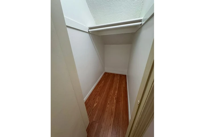 $2000 : 2 Bed 2 Bath Apt in Lynwood image 5