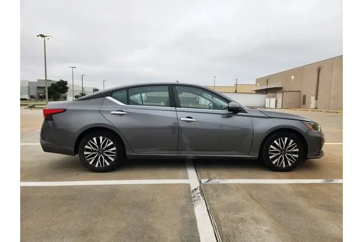 $19543 : Nissan Altima 2024 2.5 SV 4d image 5