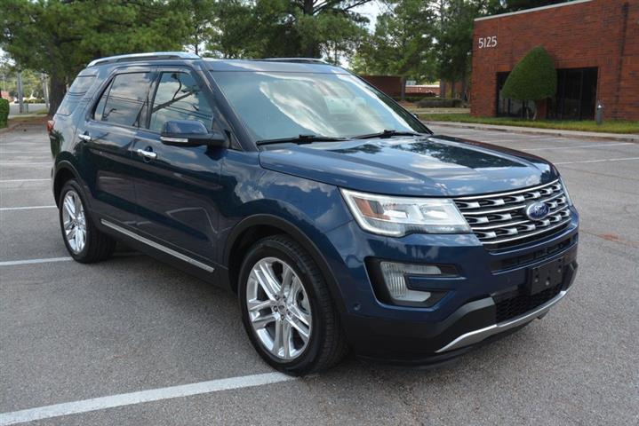 2017 Explorer Limited image 5