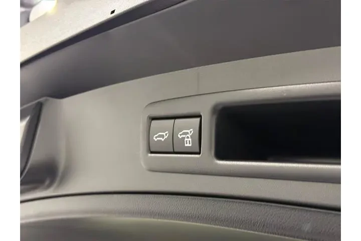 $40000 : Lexus UX 300h 2025 AWD 4dr C image 9