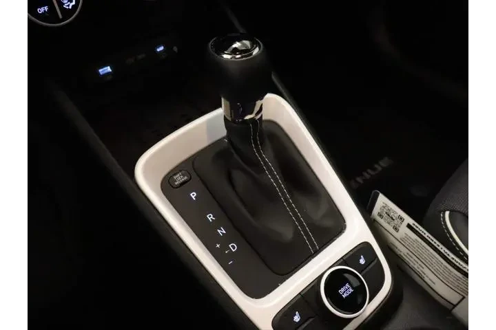 $20494 : Hyundai VENUE 2025 Limited 4 image 10