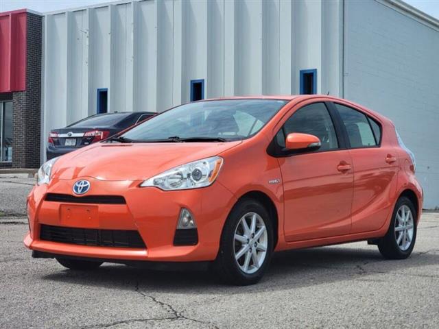 $9990 : 2014 Prius c Three image 4