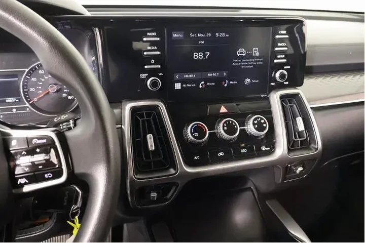 $23502 : Kia Sorento 2023 AWD LX 4dr image 5