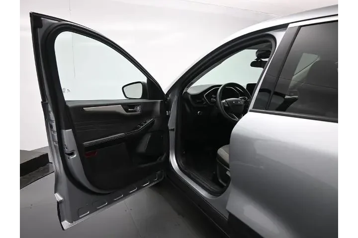 $13243 : Ford Escape 2022 SE 4dr SUV image 9