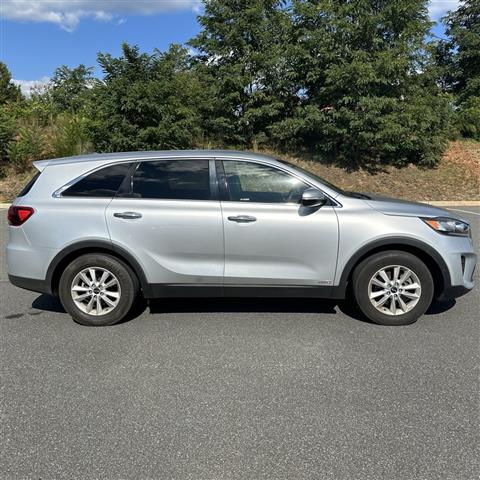 $15927 : PRE-OWNED 2019 KIA SORENTO LX image 6