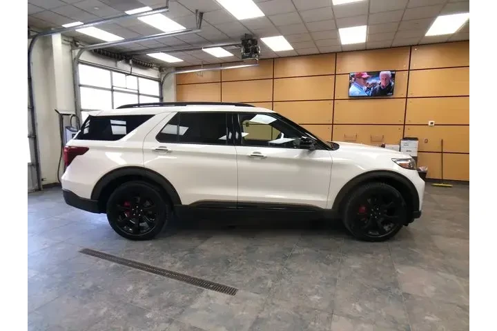 $27988 : Ford Explorer 2021 AWD ST 4d image 8