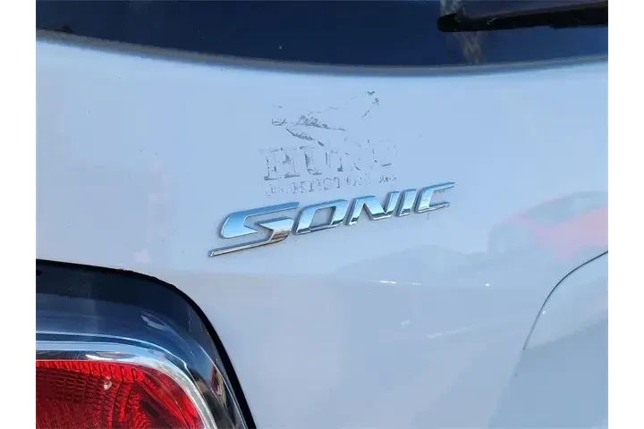 $12488 : Chevrolet Sonic 2020 LT 4dr image 4