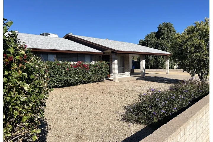 $1000 : Bright & Spacious 3/2 home image 1