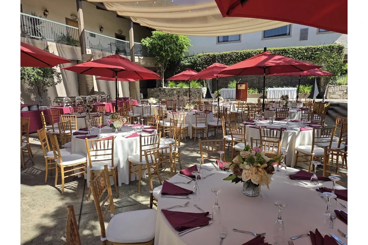 Venue with room for 250 guests image 1