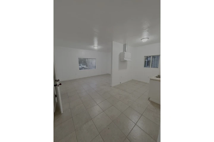 $2350 : Apartamento en Compton image 4