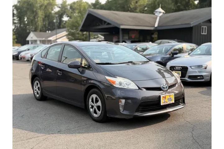 $12500 : 2012 Prius Four image 5