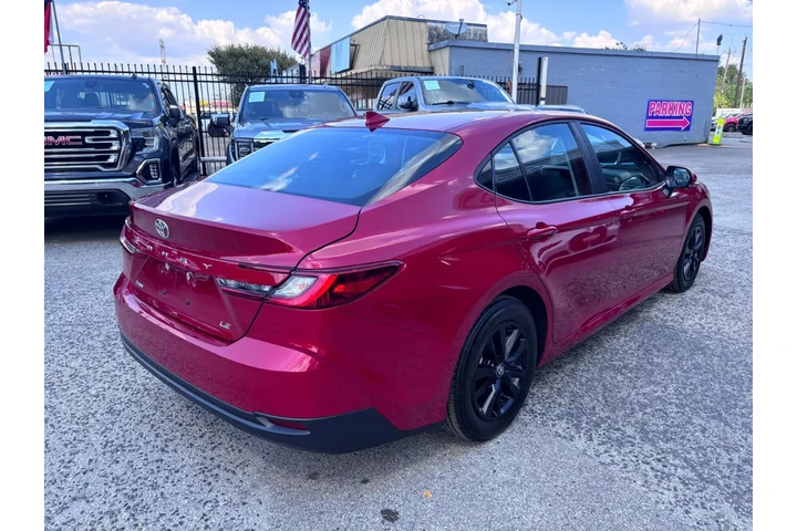 2025 Camry LE image 6