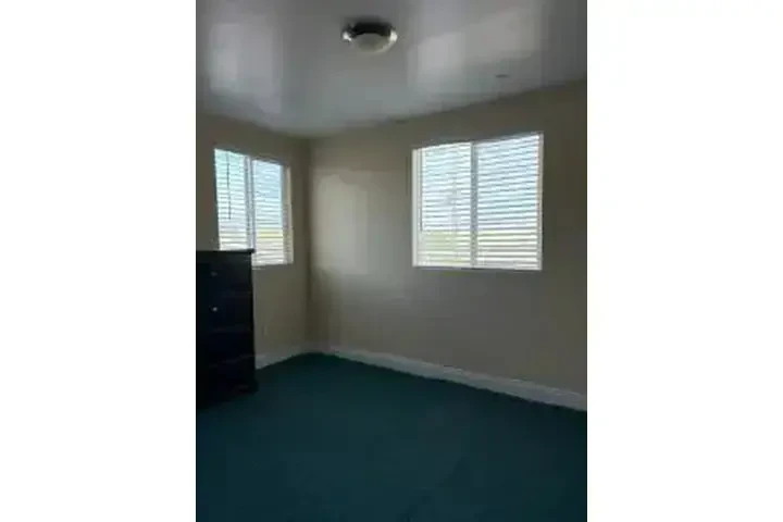 RECÁMARA 📍76th y Central Ave image 1