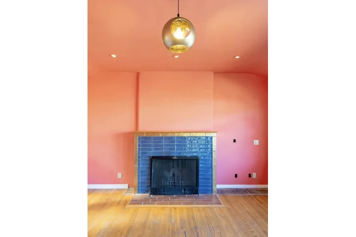 $1050 : charming Living room home image 2