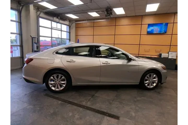 $17749 : Chevrolet Malibu 2020 LT 4dr image 8