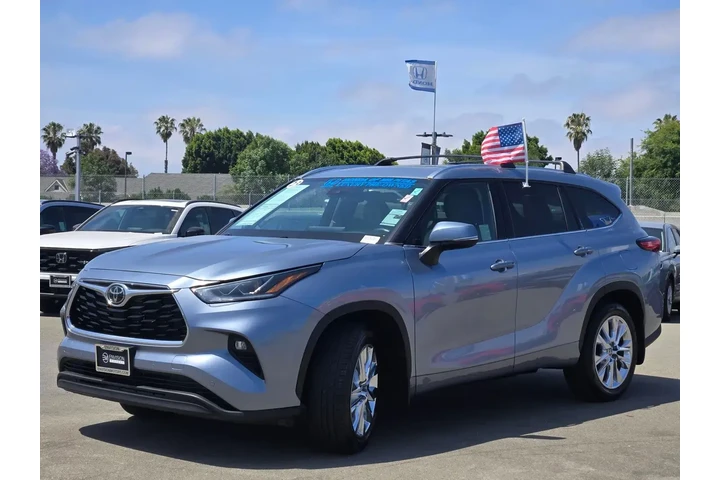 $39995 : Toyota Highlander 2023 L 4dr image 3