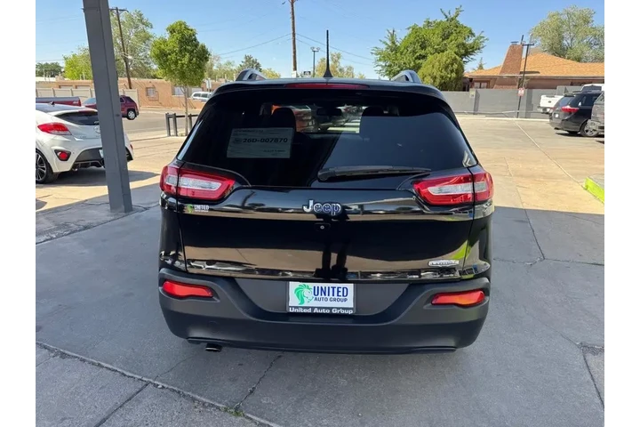 2017 Cherokee Latitude 4WD image 6