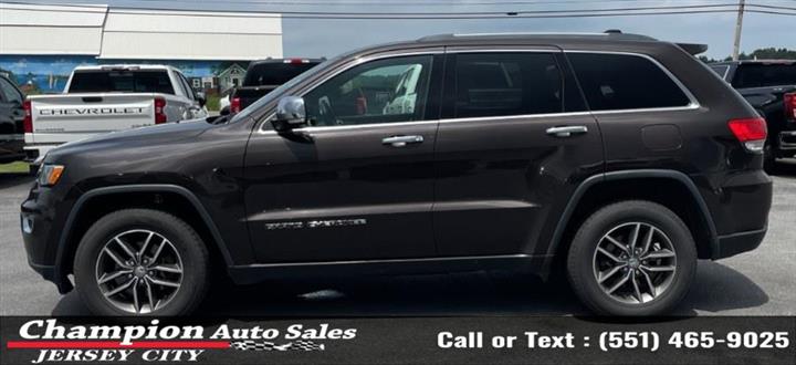 Used 2017 Grand Cherokee Limi image 2