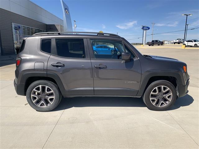 $29860 : 2016 Renegade Latitude 4x4 SU image 7