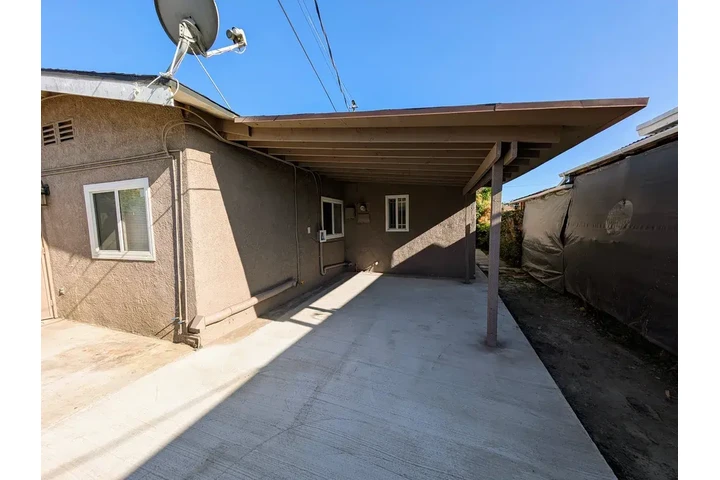 $1400 : Norwalk - Single Family Home image 9