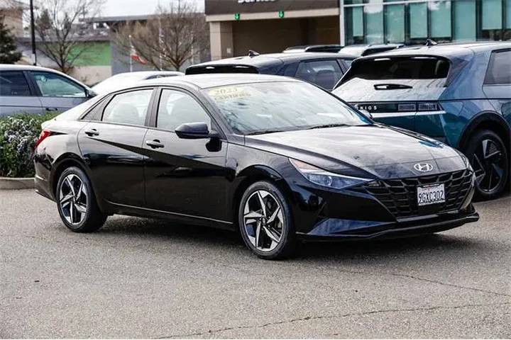 $19992 : Hyundai ELANTRA 2023 SEL 4dr image 6