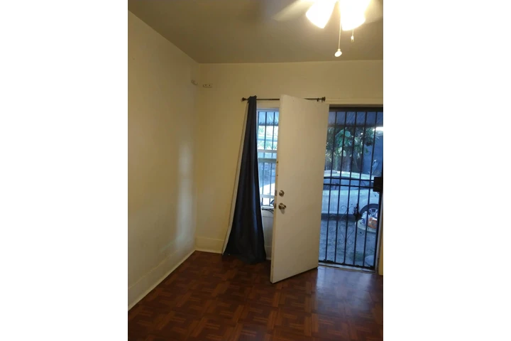 $1000 : Cuarto para una persona image 2