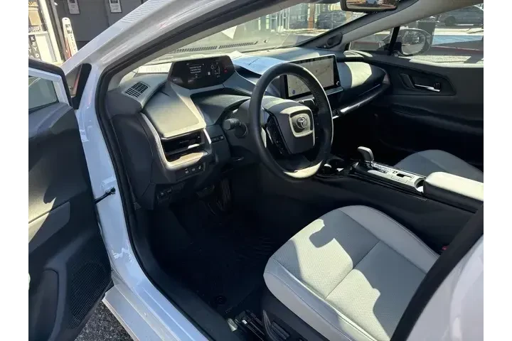 $34012 : Toyota Prius 2026 Limited 4d image 9