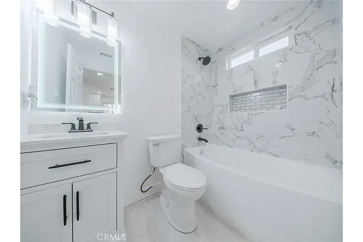 $1200 : This move-in ready home is a f image 4