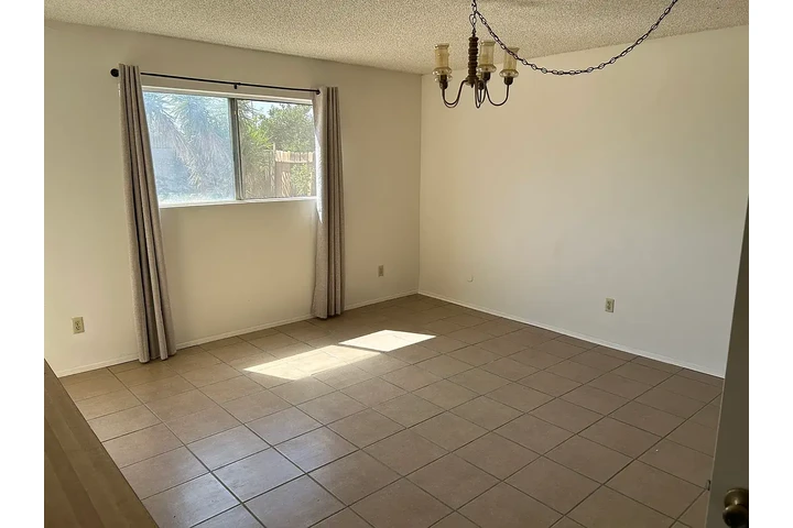 $1375 : 3 Recamaras 2 Baños image 5