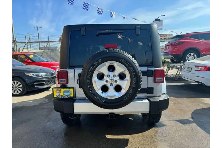 2013 Wrangler Unlimited Sahara image 7