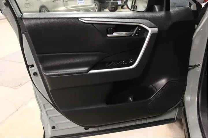 $36995 : Toyota RAV4 2023 AWD XLE Pre image 8